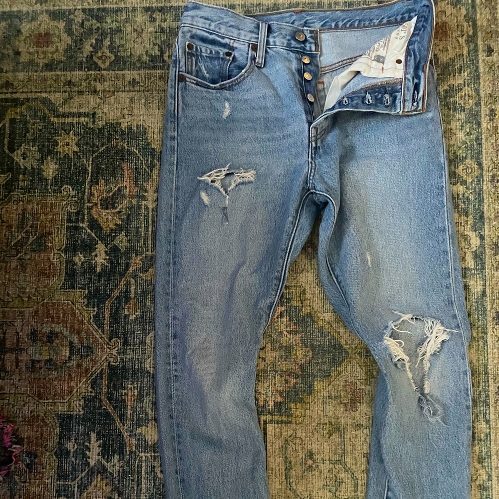 Levi 501 distress jeans